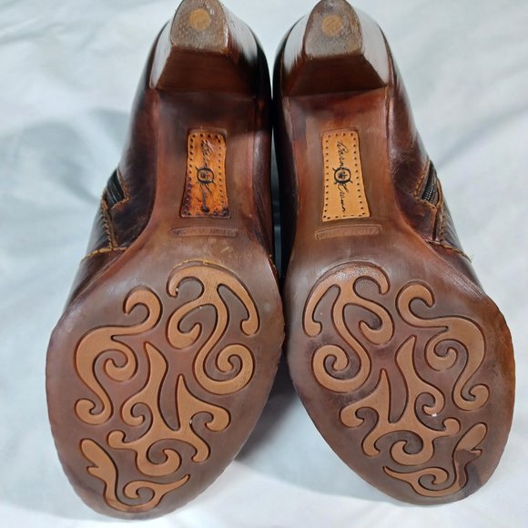 Born Crown Tapered Heel Brown Leather Ankle Boots Size 8.5 - Picture 6 of 9